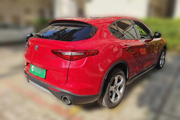 阿尔法·罗密欧 Stelvio斯坦维 2017款 2.0T 200HP 精英版车身外观7