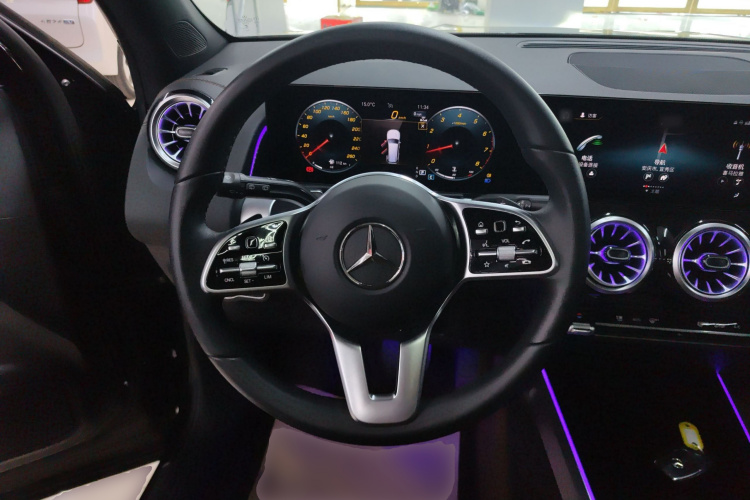 奔驰GLB 2023款 GLB 220 动感型局部细节13