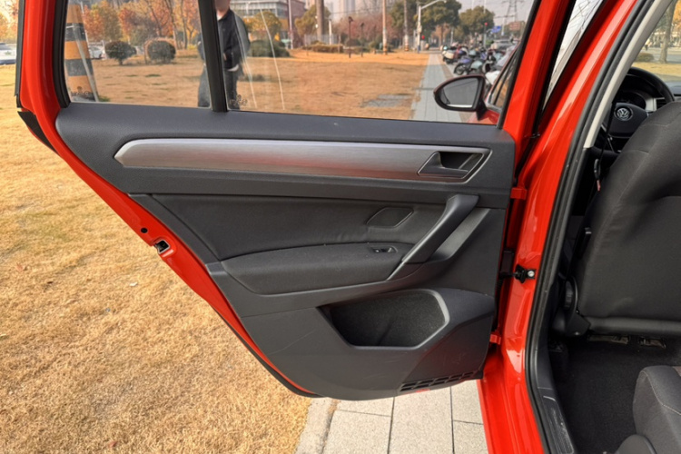 大众 高尔夫·嘉旅 2016款 1.6L 自动舒适型中控内饰7009