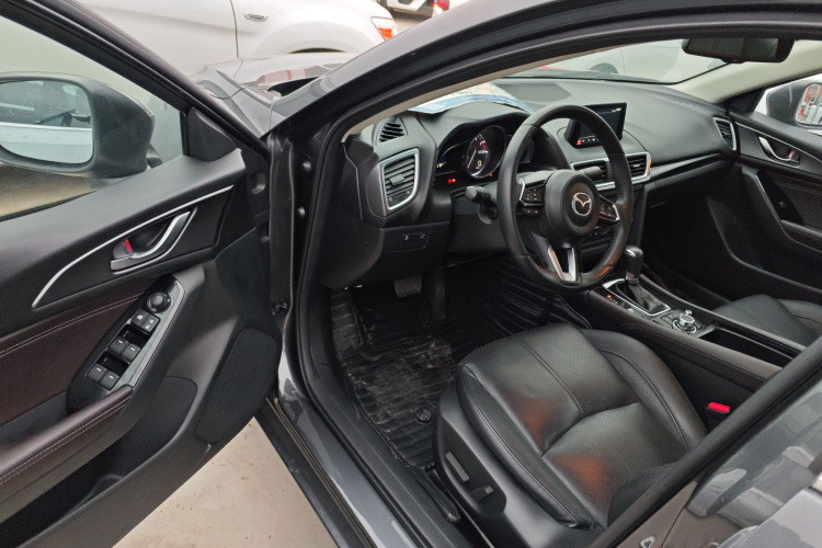 马自达3 昂克赛拉 2017款 三厢 2.0L 自动旗舰型 国V中控内饰7003