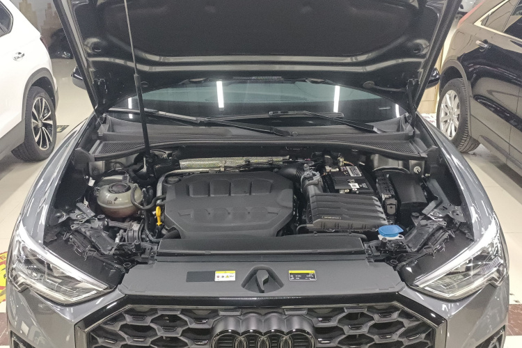 奥迪Q3 Sportback 2023款 改款 40 TFSI 时尚型机舱底盘24