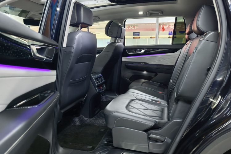 大众 途昂 2023款 530 V6 四驱尊崇旗舰版中控内饰7010