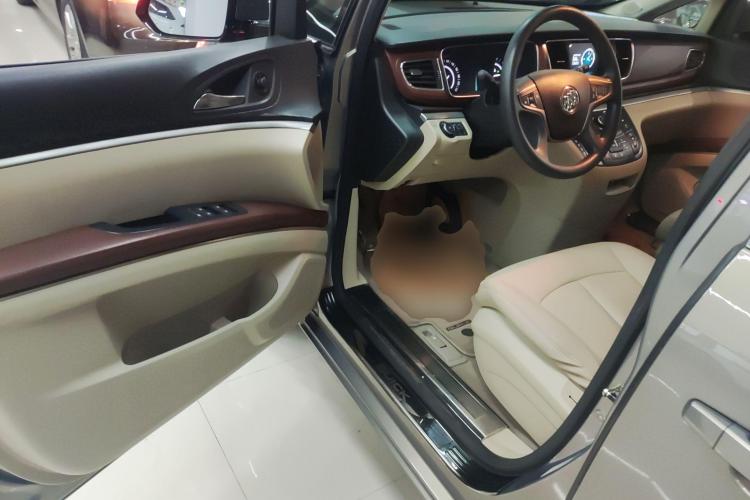 别克GL8 2017款 25S 舒适型 国V中控内饰20