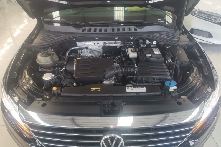 大众 朗逸 2021款 1.5L 手动舒适版机舱底盘24