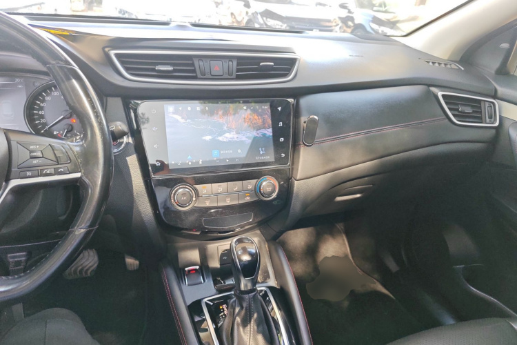 日产 逍客 2021款 2.0L CVT豪华版中控内饰7002