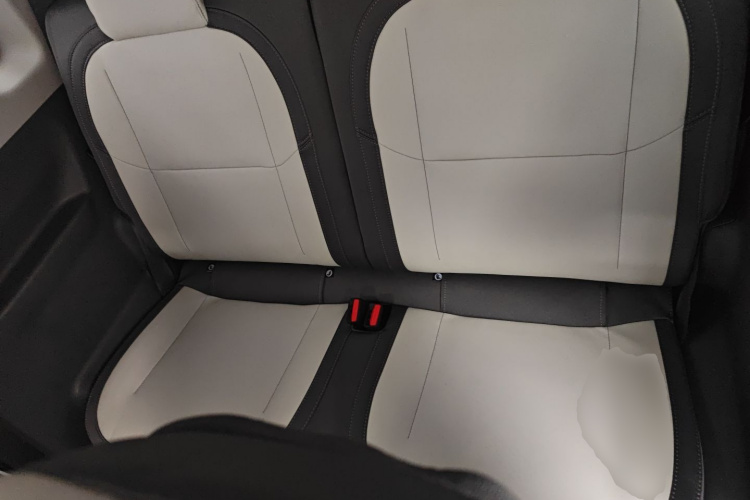 吉利银河 2025款 210km 熊猫骑士中控内饰21