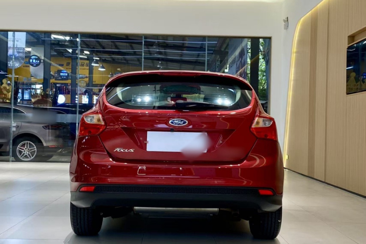 福特 福克斯 2012款 两厢 1.6L 自动舒适型车身外观6004