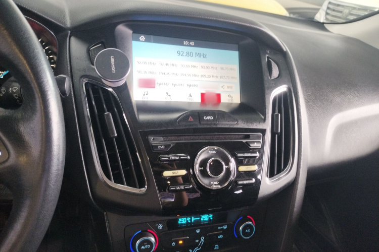 福特 福克斯 2017款 三厢 1.6L 自动风尚型智行版局部细节16