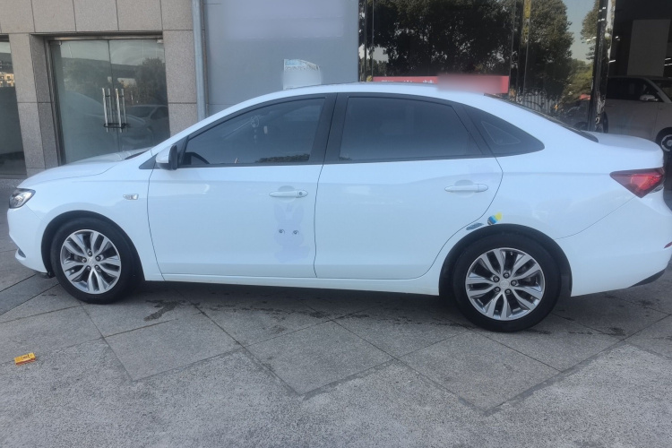 别克 英朗 2021款 1.3T 自动轻混动精英型车身外观4