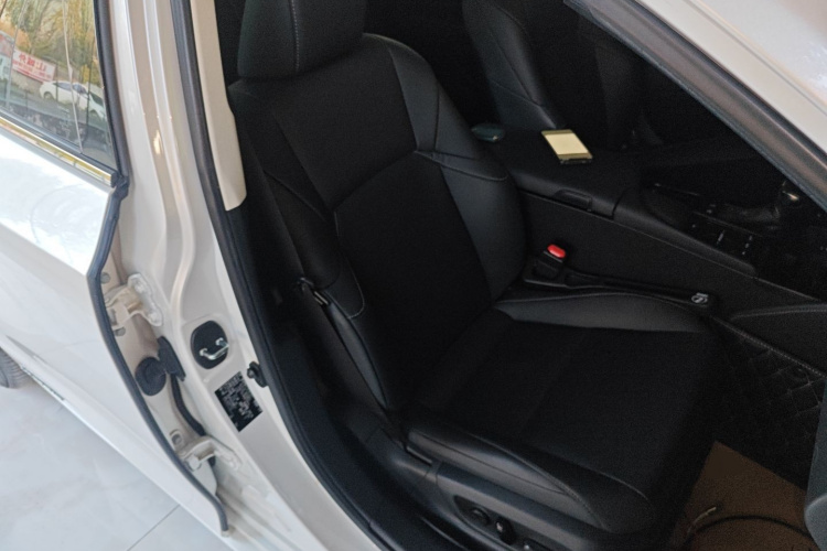 雷克萨斯ES 2021款 300h 卓越版局部细节41