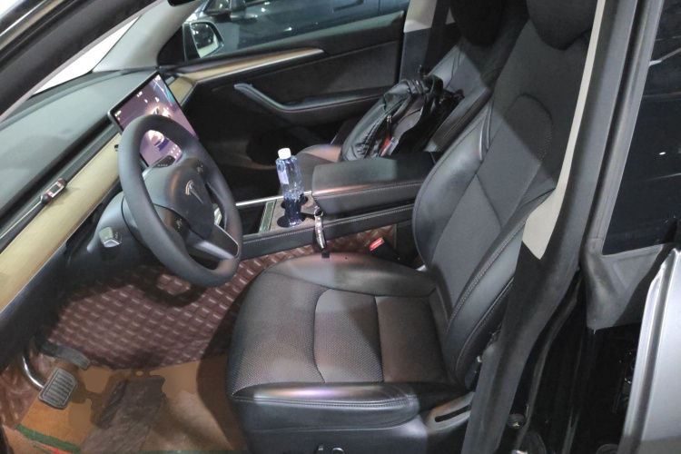 特斯拉 Model Y 2022款 后轮驱动版局部细节19