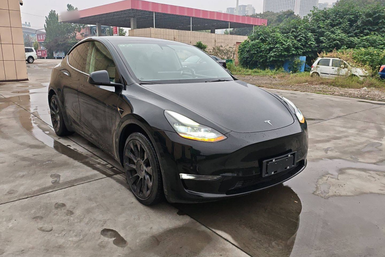 特斯拉 Model Y 2021款 标准续航后驱版车身外观3