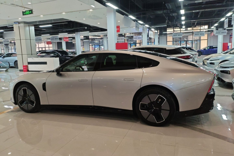 小鹏P7 2025款 702 长续航 Ultra车身外观6003