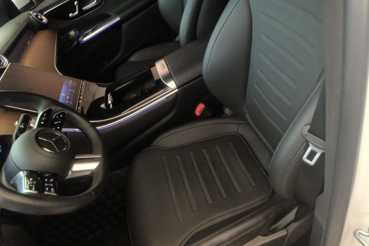 奔驰GLC 2023款 GLC 300 L 4MATIC 动感型 5座局部细节19