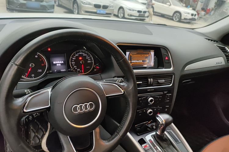 奥迪Q5 2016款 40 TFSI 进取型中控内饰7002