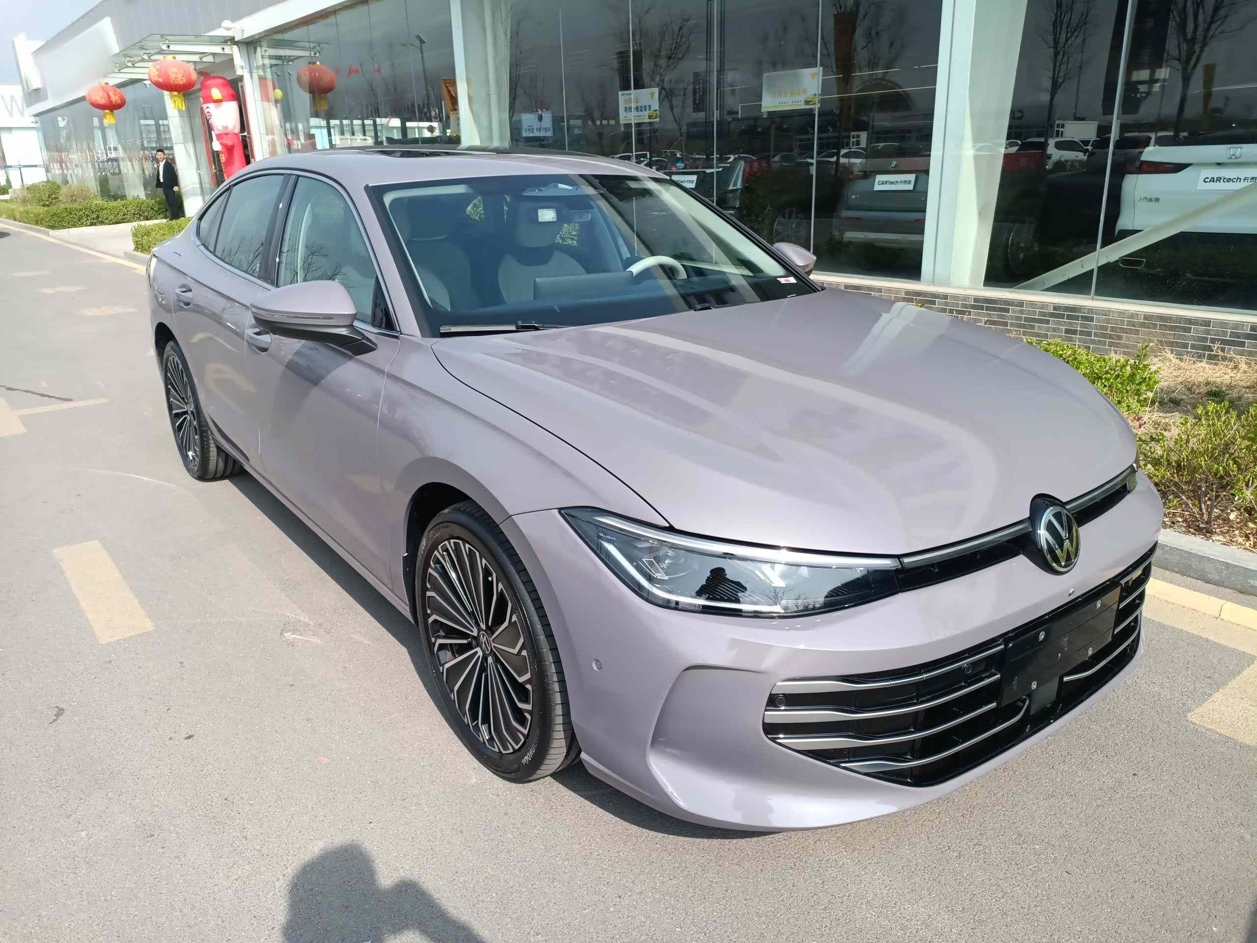 大众 帕萨特 2025款 Pro 380TSI 龙尊版(5)