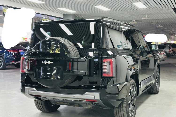 方程豹 豹8 2025款 智勇旗舰版 7座车身外观6004