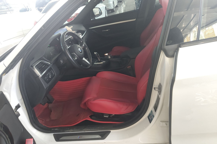 宝马3系GT 2019款 320i M运动套装中控内饰19