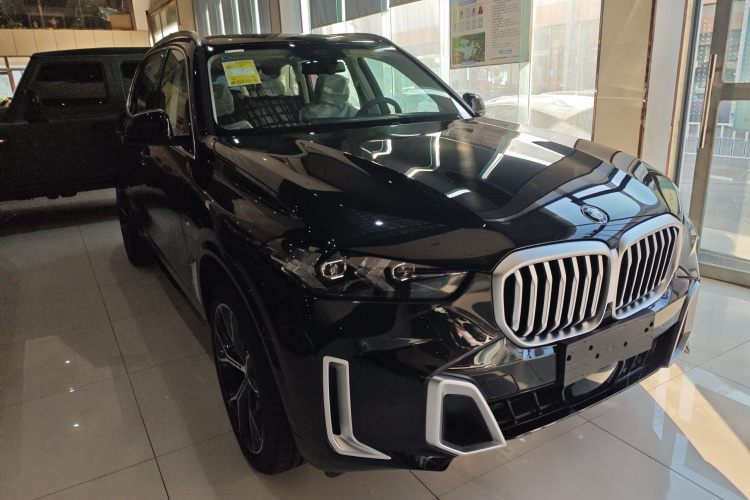 宝马X5 2025款 xDrive 30Li 尊享型M运动曜夜套装车身外观3