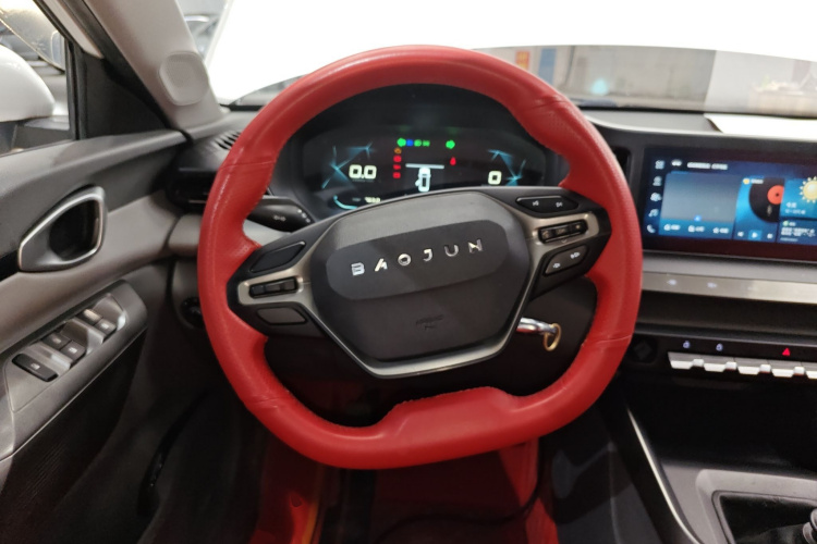 宝骏RC-5 2020款 1.5L 手动智耀精英型中控内饰13