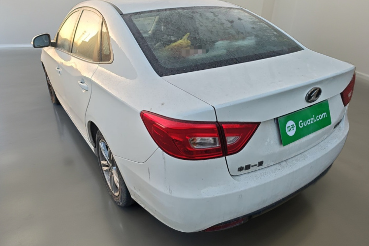 奔腾B30 2016款 1.6L 自动尊享型车身外观5