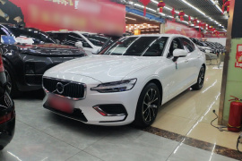 沃尔沃S60 2022款 B4 智逸豪华版