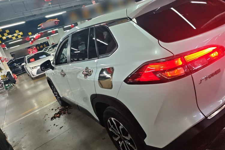 丰田 锋兰达 2022款 2.0L CVT豪华版车身外观6003