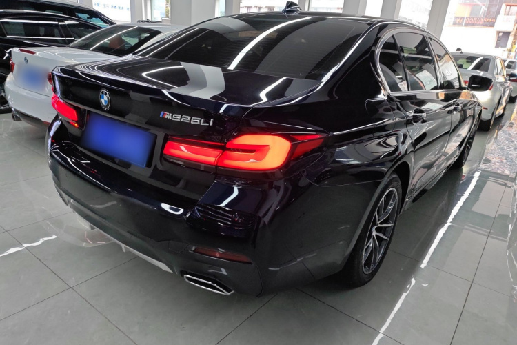 宝马5系 2022款 改款二 525Li M运动套装车身外观6005