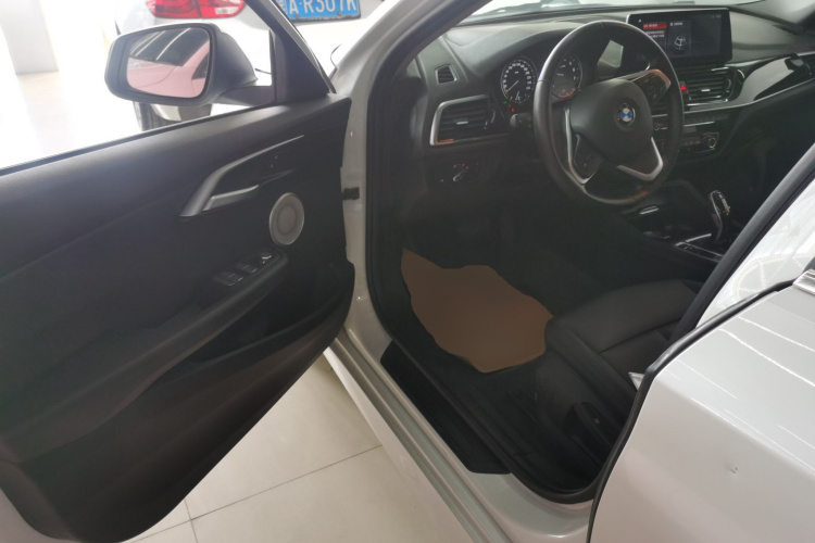 宝马1系 2021款 改款 120i M运动版中控内饰20