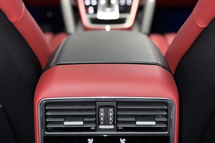 保时捷 2019款 Cayenne 3.0T中控内饰7004