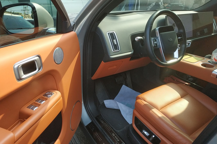 理想汽车 理想L8 2023款 Pro中控内饰20