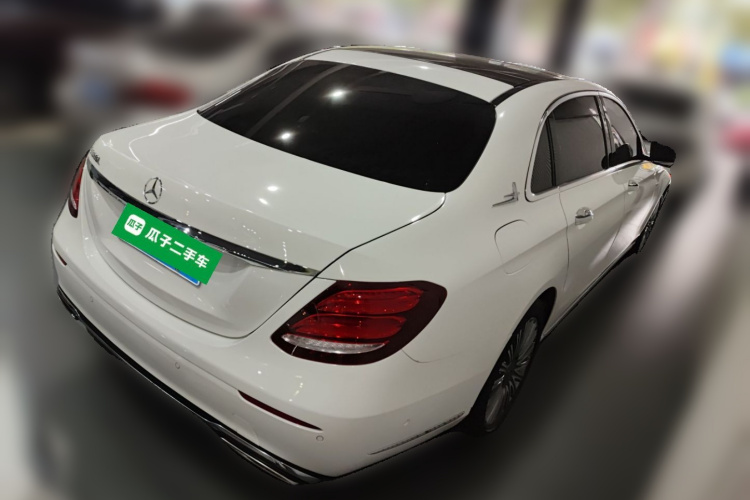奔驰E级 2020款 E 300 L 豪华型车身外观7