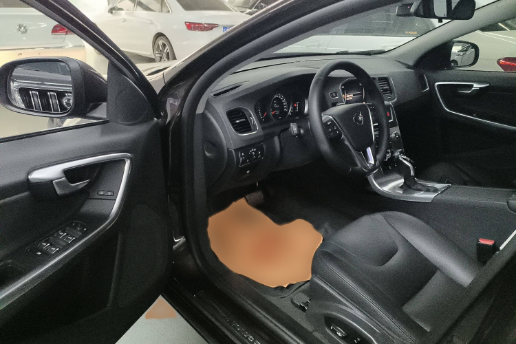 沃尔沃S60 2018款 S60L T3 智进版中控内饰7003