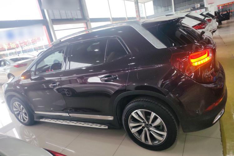 DS 6 2016款 1.6T 豪华版THP160车身外观4