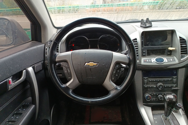 雪佛兰 科帕奇 2015款 2.4L 四驱旗舰版 7座中控内饰13