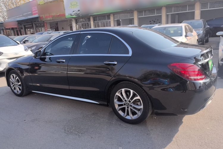 奔驰C级 2017款 改款 C 180 L 动感型运动版车身外观4