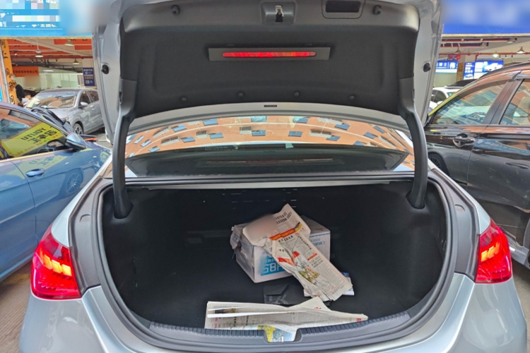 奔驰C级 2023款 C 260 L 运动版局部细节23