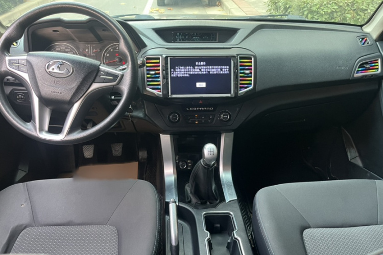 猎豹汽车 猎豹Q6 2015款 2.4L 手动四驱卓越型中控内饰7001