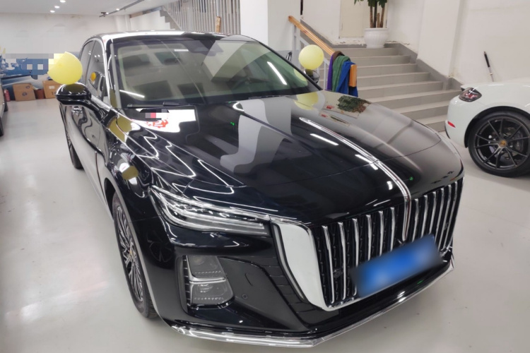 红旗H5 2024款 2.0T 自动智联旗畅版车身外观3