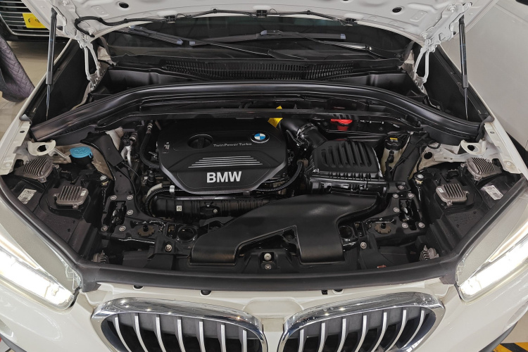 宝马X1 2018款 sDrive20Li 领先型机舱底盘24