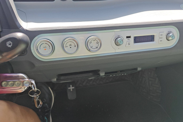 五菱汽车 宏光MINIEV 2022款 马卡龙臻享款 磷酸铁锂中控内饰7005