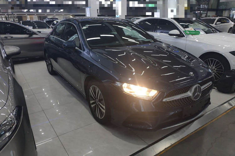 奔驰A级 2019款 A 180 L 运动轿车车身外观6002