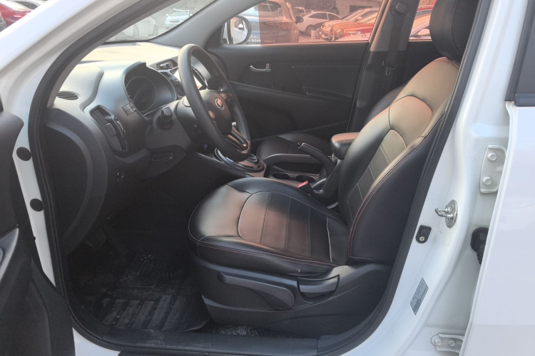 起亚 智跑 2016款 2.0L 自动两驱版GL中控内饰19