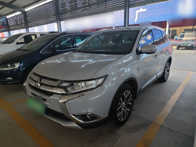 三菱 欧蓝德 2017款 2.0L 两驱荣耀版 5座