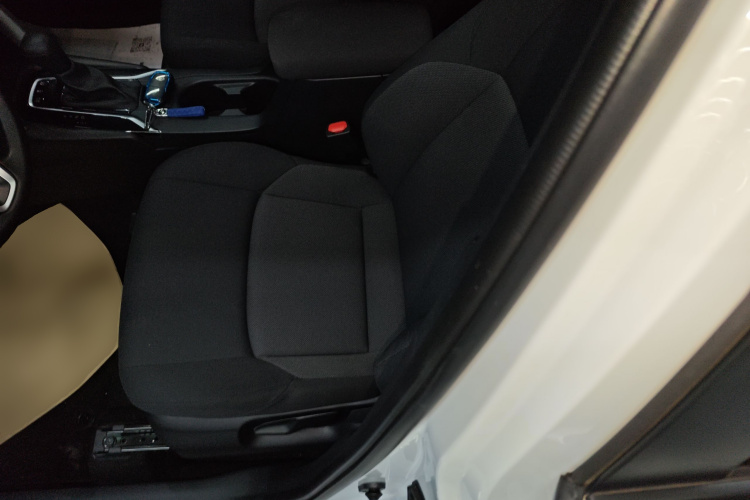 丰田 锋兰达 2023款 2.0L 智能电混双擎 领先版中控内饰19