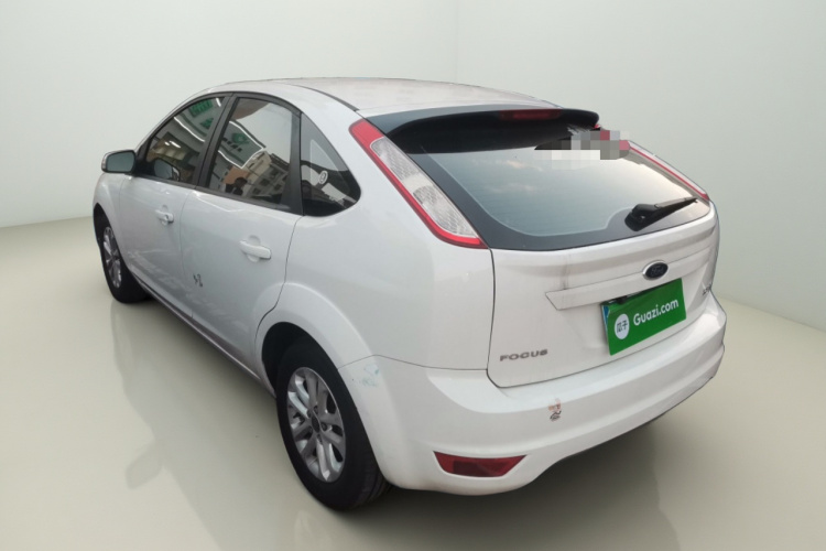 福特 福克斯 2013款 两厢经典 1.8L 手动基本型车身外观5