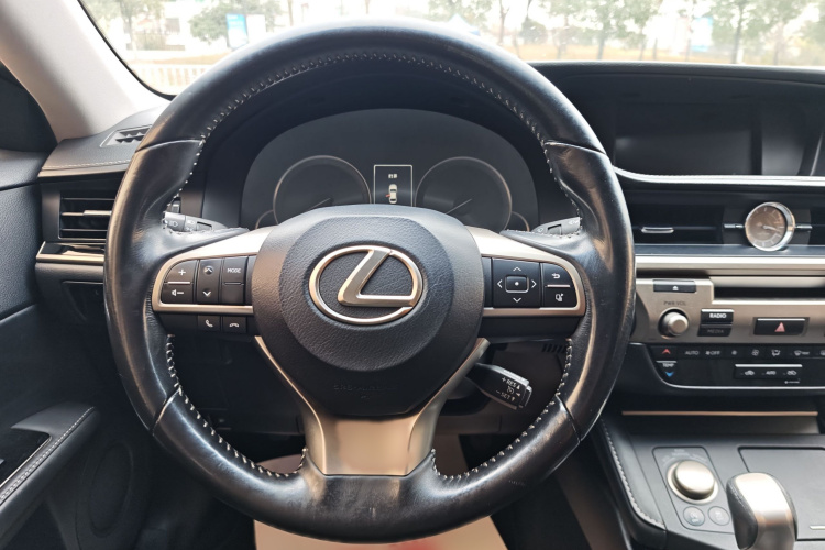 雷克萨斯ES 2015款 200 精英版局部细节13