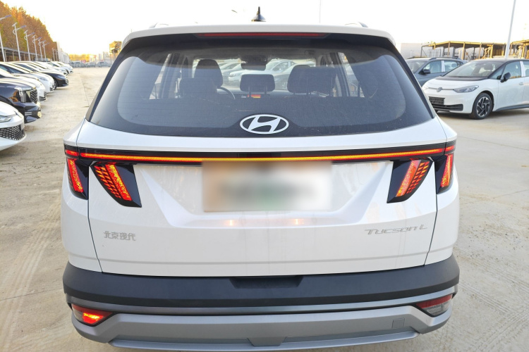 现代 2025款 途胜L 1.5T 精英版车身外观6