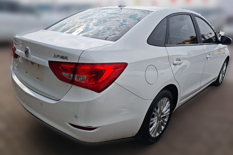 别克 英朗 2016款 15N 自动精英型车身外观7