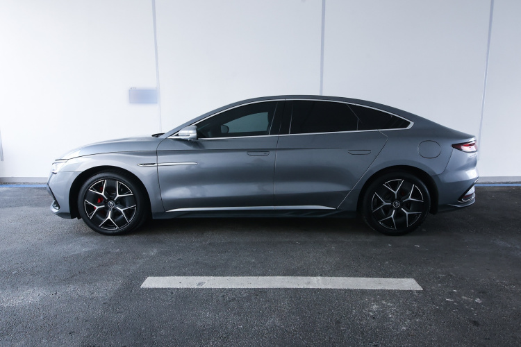 比亚迪 汉 2023款 DM-i 冠军版 200KM 旗舰型车身外观4